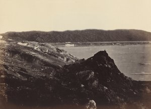 北極圏: No. 36. 丘の間を流れるか、押し流されて、高さ 20 ～ 30 フィートの土と岩のモレーンを耕している氷河 作： John L. Dunmore, and George P. Critcherson