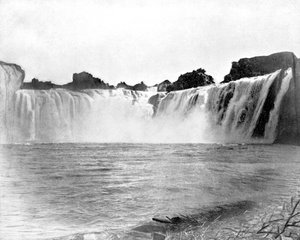 ショショーン滝、米国アイダホ州、1893年。 作： John L. Stoddard
