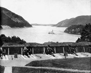1893年、米国ニューヨーク州ウェストポイントからハドソン川を上ります。 作： John L. Stoddard