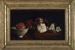 マホガニーテーブルに置かれた和風トレイの花（油彩・パネル 作： John La Farge or Lafarge