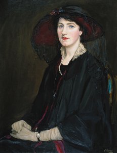 レースの襟付きジャケットを着て、パールのネックレスと黒い帽子をかぶり、半身浴をしているLady Raeburnのポートレイト 作： John Lavery