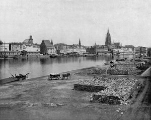 ドイツのマイン川沿いのフランクフルト、1900年頃（モノクロ写真