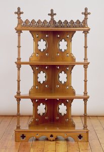 彫刻と金メッキのゴシックコーナーWhat-Not、c.1860（クルミ材）
