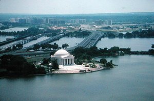 ジェファーソン記念館、1938年から43年に建てられました 作： John Russell Pope