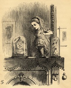 ルイス・キャロル（1832-98）による「鏡を通して」のイラスト、1871年に初めて公開された、鏡の家のアリス 作： John Tenniel