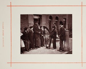 イタリアのストリートミュージシャン、1877年 作： John Thomson