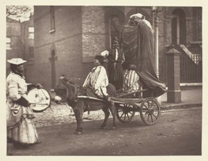 11月の彫像 作： John Thomson