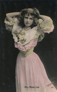 「ミス・メイベル・ラブ」、1874-1953、c1930 作： Johnston and Hoffmann