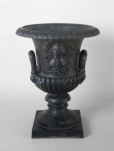 ワシントンの花瓶、c。 1862年（鋳鉄） 作： Jordan L. Mott
