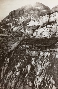 アルバム「Meine weltkriegs - Erinnerungen South-West Front (Carinthia, Italien, South Tyrol) (私の世界の戦争-南西戦線の思い出（カリンシア、イタリア、トレンティーノ・アルト・アディジェ）1915/03/1931-12/11/1918 - Josef Zohles Wien ": 軍隊のキャンプの山（モノクロ写真 作： Josef Zohles