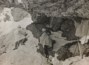 アルバム「Meine weltkriegs - Erinnerungen South-West Front (Carinthia, Italien, South Tyrol) (私の世界大戦-南西戦線の記憶（カリンシア、イタリア、トレンティーノ・アルト・アディジェ）1915/03/1915-12/11/1918 - Josef Zohles Wien ": 山の中の軍用掩蔽壕 作： Josef Zohles