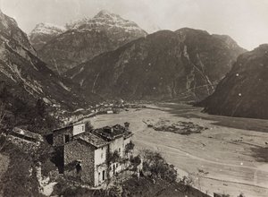 アルバム "Meine weltkriegs - Erinnerungen South-West Front (Carinthia, Italien, South Tyrol) (私の世界大戦-南西戦線の記憶（カリンシア、イタリア、トレンティーノ・アルト・アディジェ）1915/03/1931-12/11/1918 - Josef Zohles Wien ": キウサフォルテの眺め（白黒写真 作： Josef Zohles