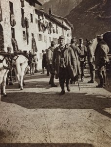 アルバム「Meine weltkriegs - Erinnerungen South-West Front (Carinthia, Italien, South Tyrol) (私の世界大戦-南西戦線の記憶（カリンシア、イタリア、トレンティーノ・アルト・アディジェ）1915年3月31日-1918年11月19日 - Josef Zohles Wien ": Chiusaforte（b/）の兵士たち。 作： Josef Zohles