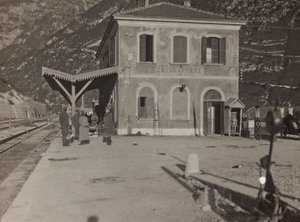 アルバム "Meine weltkriegs - Erinnerungen South-West Front (Carinthia, Italien, South Tyrol) (私の世界大戦-南西戦線の記憶（カリンシア、イタリア、トレンティーノ・アルト・アディジェ）1915年3月31日-1918年11月19日 - Josef Zohles Wien ": Chiusaforte駅（モノクロ）。 作： Josef Zohles