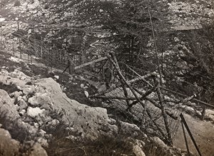 アルバム "Meine weltkriegs - Erinnerungen South-West Front (Carinthia, Italien, South Tyrol) (私の世界大戦-南西戦線の思い出（カリンシア、イタリア、トレンティーノ・アルト・アディジェ）1915/03/1931-12/11/1918 - Josef Zohles Wien ": 鉄条網（モノクロ写真