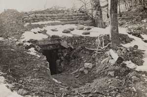 アルバム "Meine weltkriegs - Erinnerungen South-West Front (Carinthia, Italien, South Tyrol) (私の世界大戦-南西戦線の思い出（カリンシア、イタリア、トレンティーノ・アルト・アディジェ）1915/03/1931-12/11/1918 - Josef Zohles Wien ": 軍の掩蔽壕（モノクロ写真 作： Josef Zohles