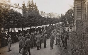 アルバム "Meine weltkriegs - Erinnerungen South-West Front (Carinthia, Italien, South Tyrol) (私の世界大戦-南西戦線の記憶（カリンシア、イタリア、トレンティーノ・アルト・アディジェ）1915年3月31日-1918年11月19日 - Josef Zohles Wien ": 多くの捕虜を抱えた兵士たち。 作： Josef Zohles