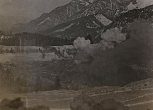 アルバム "Meine weltkriegs - Erinnerungen South-West Front (Carinthia, Italien, South Tyrol) (私の世界大戦-南西戦線の思い出（カリンシア、イタリア、トレンティーノ・アルト・アディジェ）1915/03/1931-12/11/1918 - Josef Zohles Wien ": 爆撃（白黒写真 作： Josef Zohles