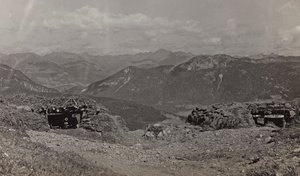 アルバム "Meine weltkriegs - Erinnerungen South-West Front (Carinthia, Italien, South Tyrol) (私の世界大戦-南西戦線の思い出（カリンシア、イタリア、トレンティーノ・アルト・アディジェ）1915年3月31日-1918年11月19日 - Josef Zohles Wien ": アルジェリアの銃のためのシェルター。 作： Josef Zohles