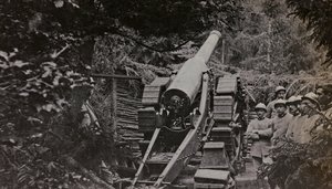 アルバム "Meine weltkriegs - Erinnerungen South-West Front (Carinthia, Italien, South Tyrol) (私の世界大戦-南西戦線の記憶（カリンシア、イタリア、トレンティーノ・アルト・アディジェ）1915年3月31日-1918年11月19日 - Josef Zohles Wien ": 銃を持った兵士（モノクロ写真