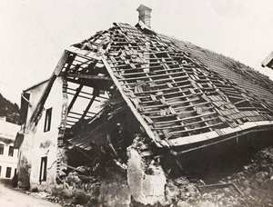 アルバム "Meine weltkriegs - Erinnerungen South-West Front (Carinthia, Italien, South Tyrol) (私の世界大戦-南西戦線の思い出（カリンシア、イタリア、トレンティーノ・アルト・アディジェ）1915年3月31日-1918年11月19日 - Josef Zohles Wien ": Ugovizの家の瓦礫 作： Josef Zohles