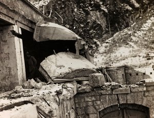 アルバム "Meine weltkriegs - Erinnerungen South-West Front (Carinthia, Italien, South Tyrol) (私の世界大戦-南西戦線の記憶（カリンシア、イタリア、トレンティーノ・アルト・アディジェ）1915/03/1931-12/11/1918 - Josef Zohles Wien ": 瓦礫（モノクロ写真 作： Josef Zohles