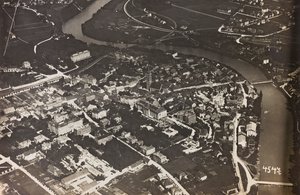 アルバム "Meine weltkriegs - Erinnerungen South-West Front (Carinthia, Italien, South Tyrol) (私の世界大戦-南西戦線の思い出（カリンシア、イタリア、トレンティーノ・アルト・アディジェ）1915/03/1931-12/11/1918 - Josef Zohles Wien ": ビラコの航空写真（モノクロ）。