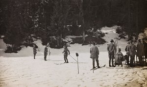 アルバム "Meine weltkriegs - Erinnerungen South-West Front (Carinthia, Italien, South Tyrol) (私の世界大戦-南西戦線の思い出（カリンシア、イタリア、トレンティーノ・アルト・アディジェ）1915年3月31日-1918年11月19日 - Josef Zohles Wien ": スキーを履いた兵士たち（モノクロ写真 作： Josef Zohles