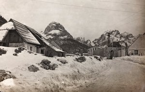 アルバム「Meine weltkriegs - Erinnerungen South-West Front (Carinthia, Italien, South Tyrol) (私の世界大戦-南西戦線の記憶（カリンシア、イタリア、トレンティーノ・アルト・アディジェ）1915/03/1931-12/11/1918 - Josef Zohles Wien」：Cave del Predil（b/）の風景。 作： Josef Zohles