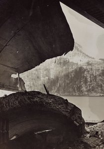 アルバム "Meine weltkriegs - Erinnerungen South-West Front (Carinthia, Italien, South Tyrol) (私の世界大戦-南西戦線の記憶（カリンシア、イタリア、トレンティーノ・アルト・アディジェ）1915/03/1931-12/11/1918 - Josef Zohles Wien ": 工場の瓦礫 (白黒写真) 作： Josef Zohles