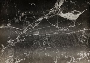 アルバム "Meine weltkriegs - Erinnerungen South-West Front (Carinthia, Italien, South Tyrol) (私の世界大戦-南西戦線の記憶（カリンシア、イタリア、トレンティーノ・アルト・アディジェ）1915年3月31日-1918年11月19日 - Josef Zohles Wien ": イタリアのトスカーナ地方の航空写真。 作： Josef Zohles