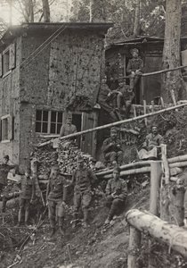 アルバム "Meine weltkriegs - Erinnerungen South-West Front (Carinthia, Italien, South Tyrol) (私の世界大戦-南西戦線の思い出（カリンシア、イタリア、トレンティーノ・アルト・アディジェ）1915/03/1931-12/11/1918 - Josef Zohles Wien ": 軍のキャンプ（モノクロ写真 作： Josef Zohles