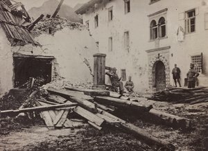 アルバム「Meine weltkriegs - Erinnerungen South-West Front (Carinthia, Italien, South Tyrol) (私の世界大戦-南西戦線の記憶（カリンシア、イタリア、トレンティーノ・アルト・アディジェ）1915/03/1931-12/11/1918 - Josef Zohles Wien ": ヴァルブの兵士と瓦礫 作： Josef Zohles