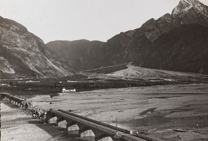 アルバム "Meine weltkriegs - Erinnerungen South-West Front (Carinthia, Italien, South Tyrol) (私の世界の戦争-南西戦線の思い出（カリンシア、イタリア、トレンティーノ・アルト・アディジェ）1915年3月31日-1918年11月19日 - Josef Zohles Wien ": Tagliamentoの橋（モノクロ写真 作： Josef Zohles