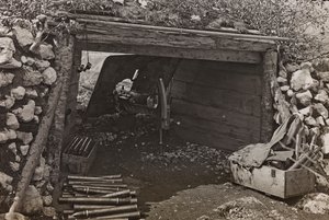 アルバム "Meine weltkriegs - Erinnerungen South-West Front (Carinthia, Italien, South Tyrol) (私の世界大戦-南西戦線の思い出（カリンシア、イタリア、トレンティーノ・アルト・アディジェ）1915/03/1931-12/11/1918 - Josef Zohles Wien ": 軍のデポ（モノクロ写真 作： Josef Zohles
