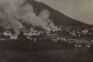 アルバム "Meine weltkriegs - Erinnerungen South-West Front (Carinthia, Italien, South Tyrol) (私の世界大戦-南西戦線の記憶（カリンシア、イタリア、トレンティーノ・アルト・アディジェ）1915年3月31日-1918年11月19日 - Josef Zohles Wien ": タルヴィジオでの爆撃（モノクロP 作： Josef Zohles