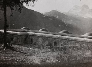アルバム "Meine weltkriegs - Erinnerungen South-West Front (Carinthia, Italien, South Tyrol) (私の世界大戦-南西戦線の記憶（カリンシア、イタリア、トレンティーノ・アルト・アディジェ）1915年3月31日-1918年11月19日 - Josef Zohles Wien ": イタリアの要塞（モノクロ写真 作： Josef Zohles