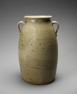 チャーン、c。 1873-1900（アルカリ釉石器） 作： Joseph C. Rushton