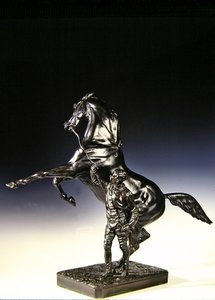 飼育中のサラブレッドとグルーム（ブロンズ） 作： Joseph Edgar Boehm