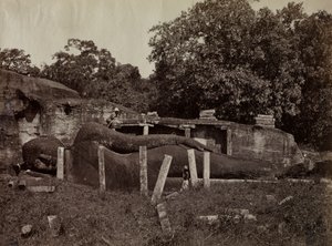 ブッダのパラニルヴァナ（Gal Vihara, Polonnaruva, Ceylon, 1870-1871）。 作： Joseph Lawton