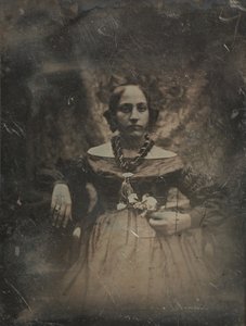 花を持つ若い女性、カリフォルニア州。 1842年。 作： Joseph Philibert Girault De Prangey
