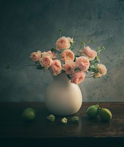 ピンクのバラの静物画 作： 