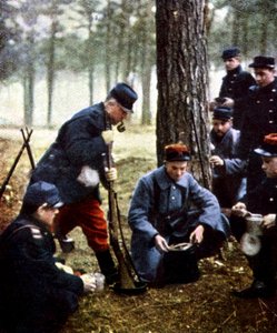 フランスの兵士、マルヌ、1914年9月（オートクローム） 作： Jules Gervais Courtellemont