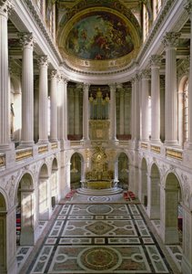 ロバートデコット（1656-1735）によって完成された東向きのシャペルロワイヤル（ロイヤルチャペル）は、1699年に1689年に準備された計画で、1710年に捧げられました
