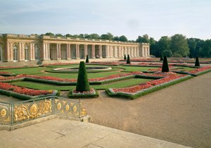 グランドトリアノンの庭園のファサード、1687