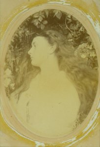 アルテア（アリスリデル）、1872（アルブメンプリント） 作： Julia Margaret Cameron