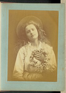 [母よ、私は5月の女王になるのです。］ 作： Julia Margaret Cameron