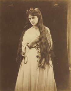 ムネモシュネ（マリー・スパルタリ、1844～1927年） 作： Julia Margaret Cameron