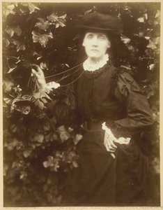 ハーバート・ダックワース夫人 She Walks in Beauty, September, 1874. 作： Julia Margaret Cameron