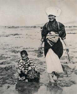 東京湾の干潮時にアサリを掘る、1900年、1921年 作： Julian Leonard Street